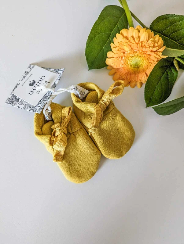 Men's ergonomic design booties for natural foot movementKate Quinn Organic Cotton Tie Booties in Mustard (0-3m) Men's ergonomic design booties for natural foot movementKate Quinn Organic Cotton Tie Booties in Mustard (0-3m)