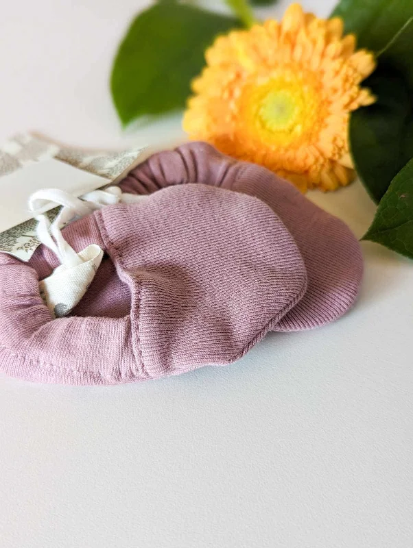 Men's breathable mesh booties for summer outdoor activitiesKate Quinn Organic Cotton Booties in Lavender (0-3m) Men's breathable mesh booties for summer outdoor activitiesKate Quinn Organic Cotton Booties in Lavender (0-3m)