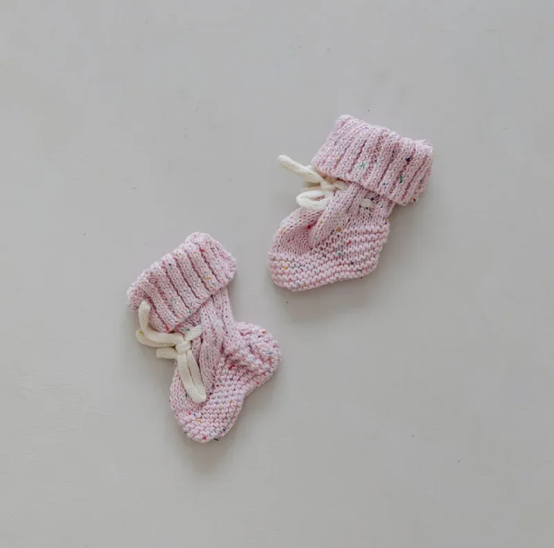 Men's metallic - accented fabric booties for a trendy edgeBelle & Sun Booties - Blossom Men's metallic - accented fabric booties for a trendy edgeBelle & Sun Booties - Blossom