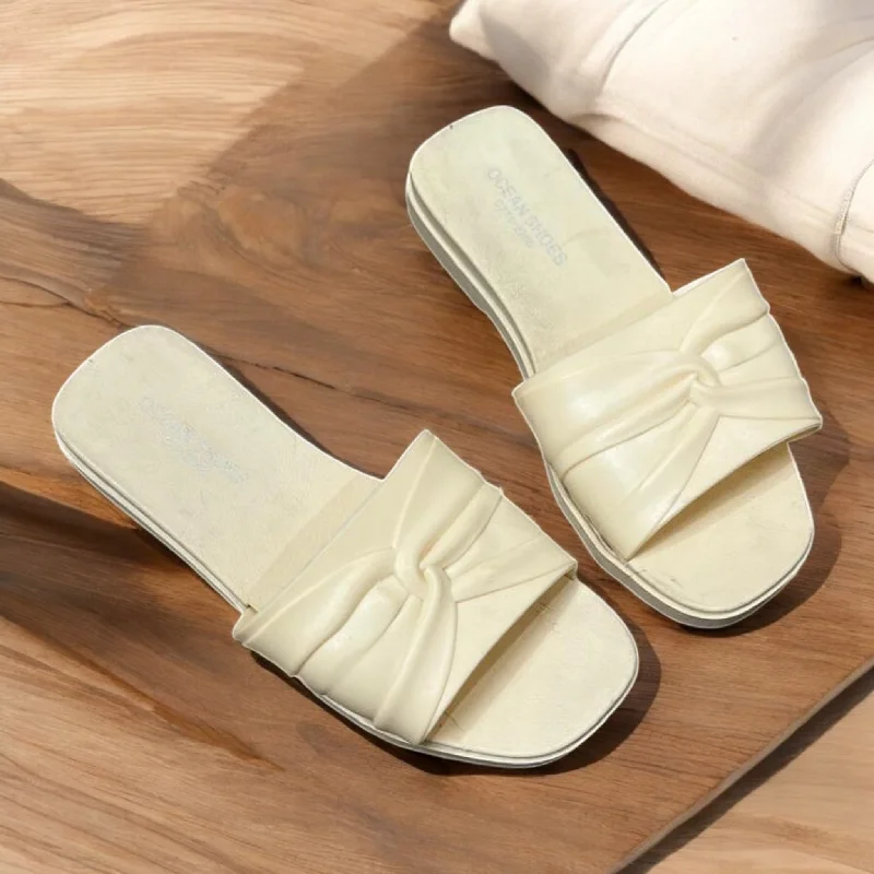 Men's slippers with a Velcro closure for easy on and off Beige slipper
