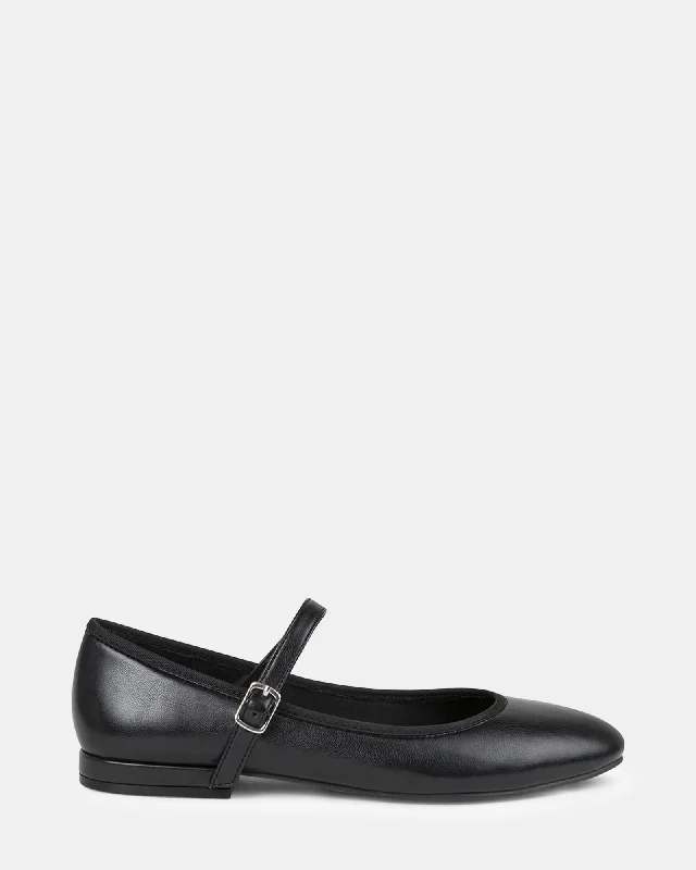 Men's loafers with a perforated leather upper for ventilation Men's loafers with a perforated leather upper for ventilation BUTTERCUP BLACK Men's loafers with a perforated leather upper for ventilation Men's loafers with a perforated leather upper for ventilation BUTTERCUP BLACK