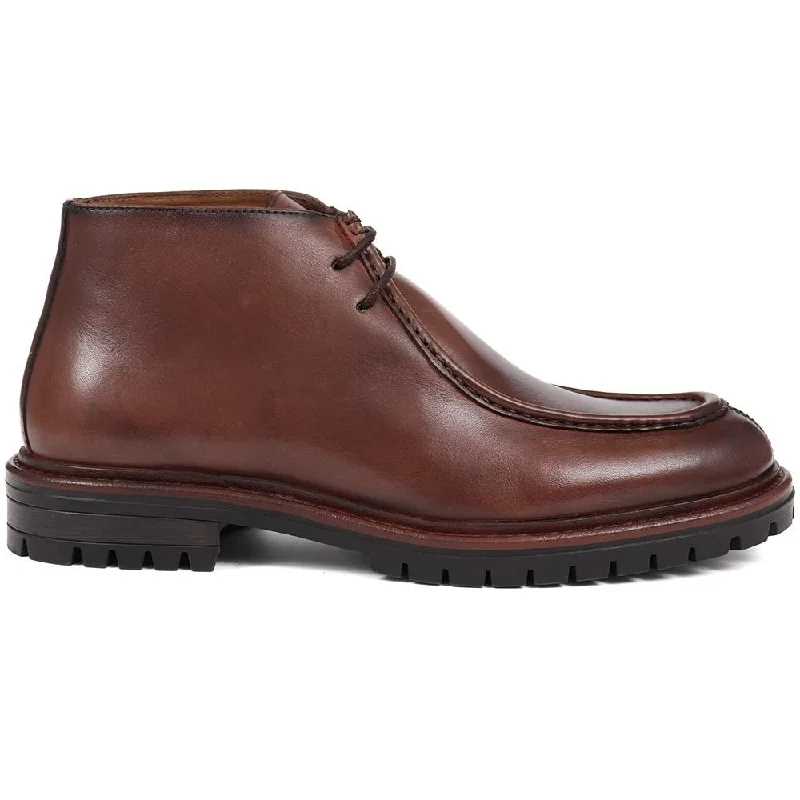 Men's casual shoes with a padded heel for comfort ERNEST Leather Chukka Boots - ERNEST / 324 392 Men's casual shoes with a padded heel for comfort ERNEST Leather Chukka Boots - ERNEST / 324 392