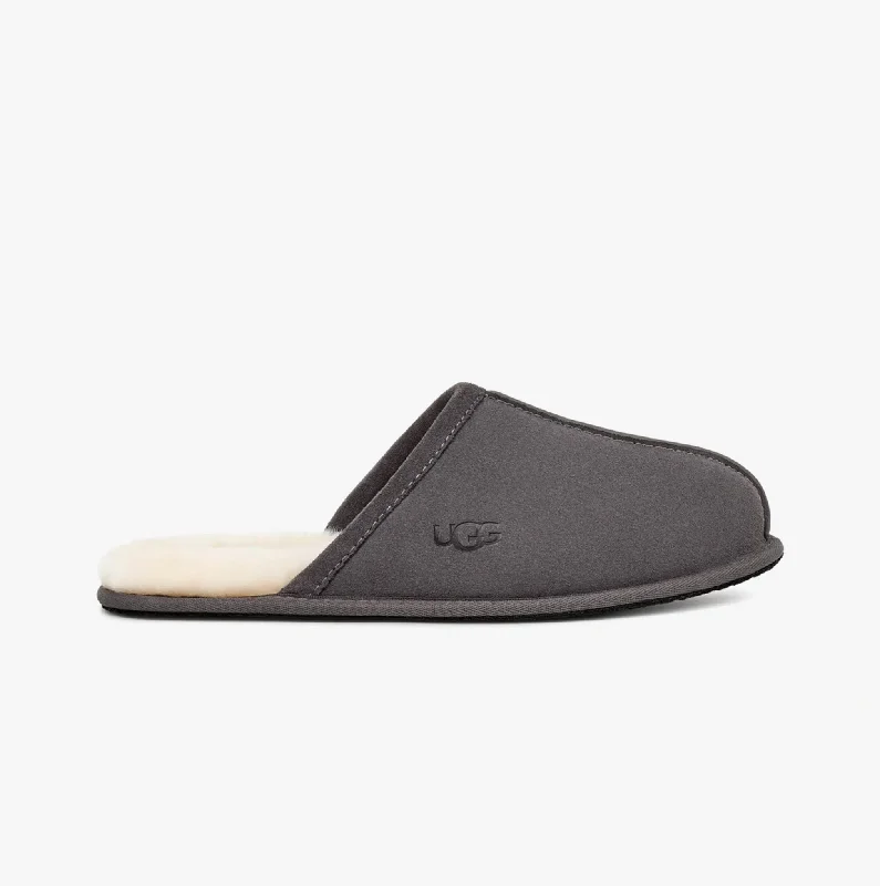Men's slippers with a decorative pom - pom or tassel UGG SCUFF Mens Mule Slippers Dark Grey Men's slippers with a decorative pom - pom or tassel UGG SCUFF Mens Mule Slippers Dark Grey