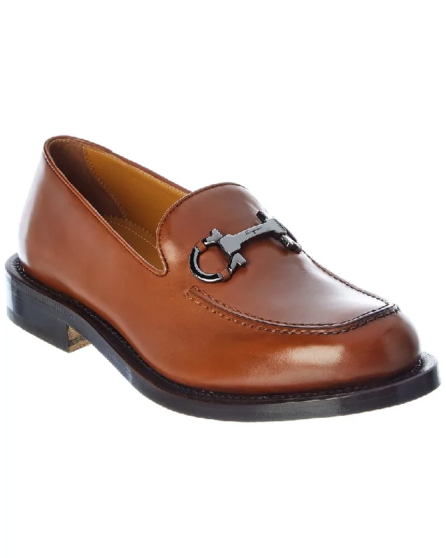 Men's loafers with a smooth leather finish Men's loafers with a smooth leather finish Ferragamo Porto Leather Loafer Men's loafers with a smooth leather finish Men's loafers with a smooth leather finish Ferragamo Porto Leather Loafer