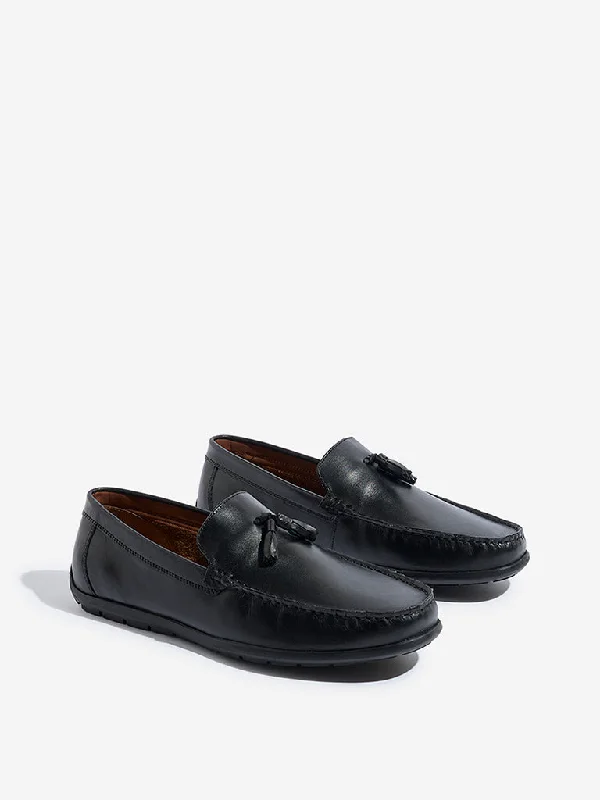 Men's casual shoes with a geometric pattern SOLEPLAY Black Tassel- Detailed Leather Loafers Men's casual shoes with a geometric pattern SOLEPLAY Black Tassel- Detailed Leather Loafers