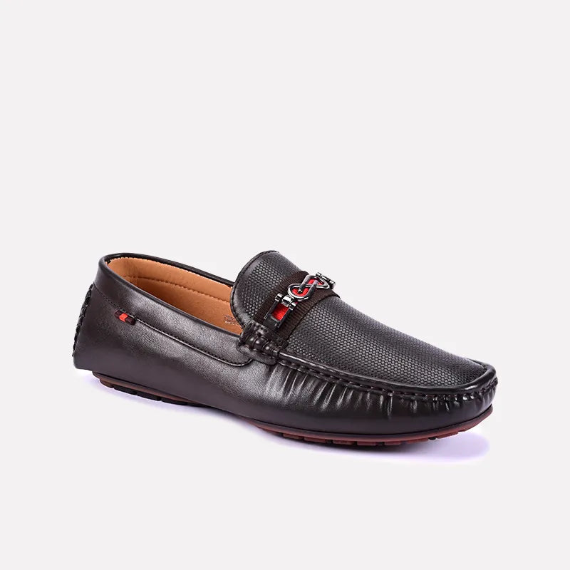 Men's loafers with a perforated leather upper for ventilation Men's loafers with a perforated leather upper for ventilation Basil Brown Classic Textured Loafers 0130829 Men's loafers with a perforated leather upper for ventilation Men's loafers with a perforated leather upper for ventilation Basil Brown Classic Textured Loafers 0130829