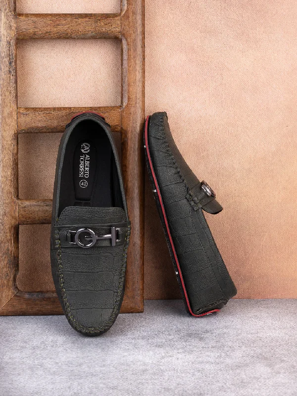 Men's casual shoes with a floral print for a unique style Alberto Torresi Green Round Toe Loafers With Metal Accent Men's casual shoes with a floral print for a unique style Alberto Torresi Green Round Toe Loafers With Metal Accent