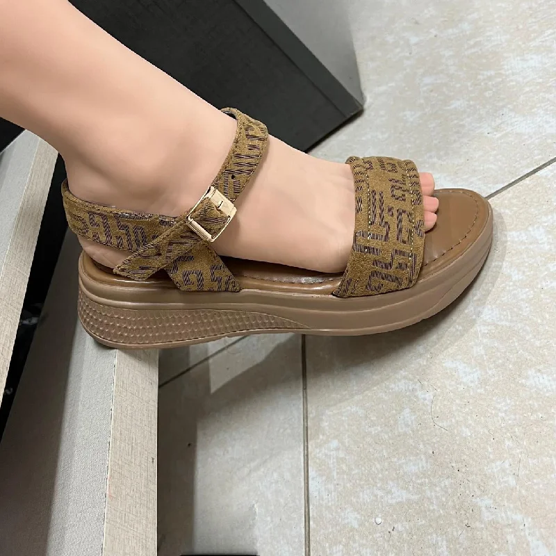 Men's slippers with a soft, flexible sole M0533 wedge sandal