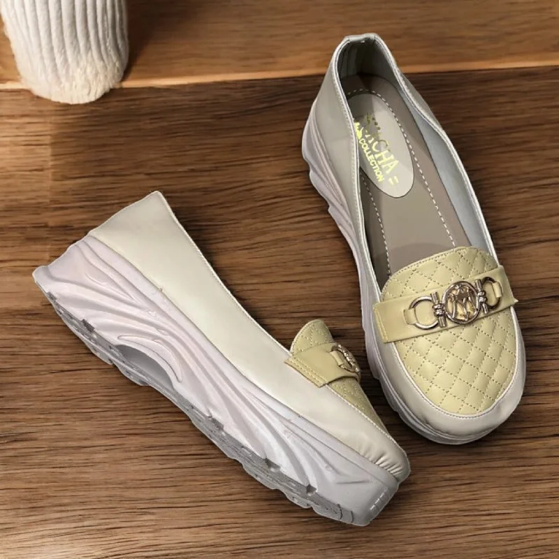 Men's slippers with a Velcro closure for easy on and off Beige pump shoes