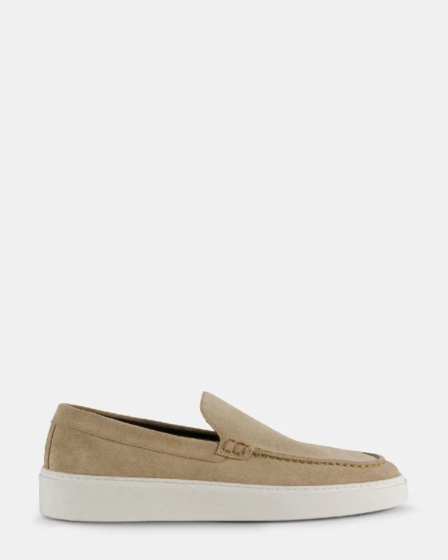 Men's loafers with a cushioned footbed Men's loafers with a cushioned footbed ASHTINN TAUPE SUEDE Men's loafers with a cushioned footbed Men's loafers with a cushioned footbed ASHTINN TAUPE SUEDE