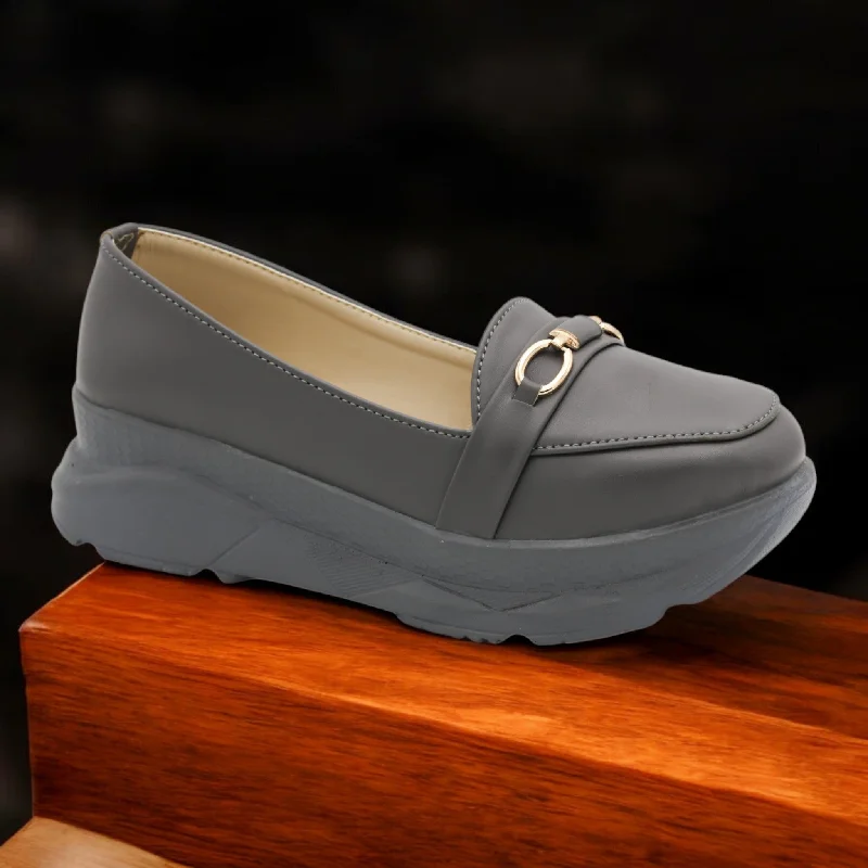 Men's slippers with a leather sole for a classic look M0496 wedge pump