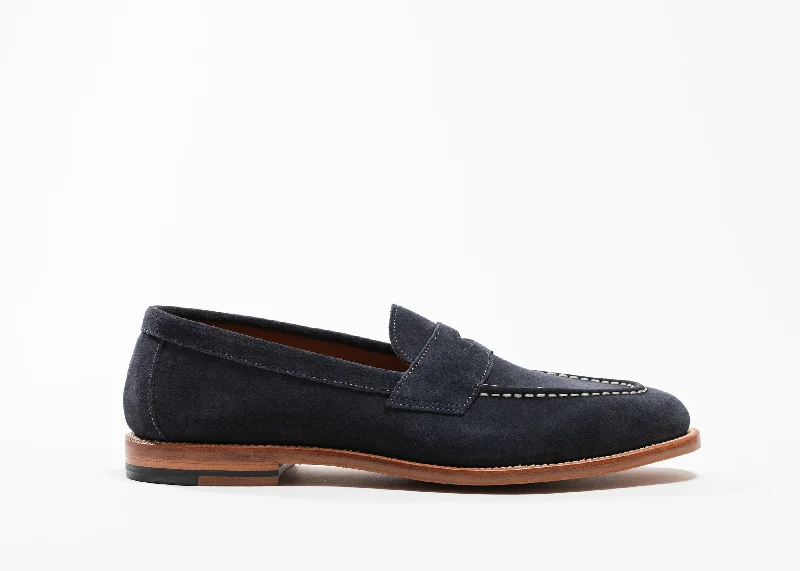 Men's loafers with a smooth leather finish Men's loafers with a smooth leather finish Traveler Penny Midnight Suede