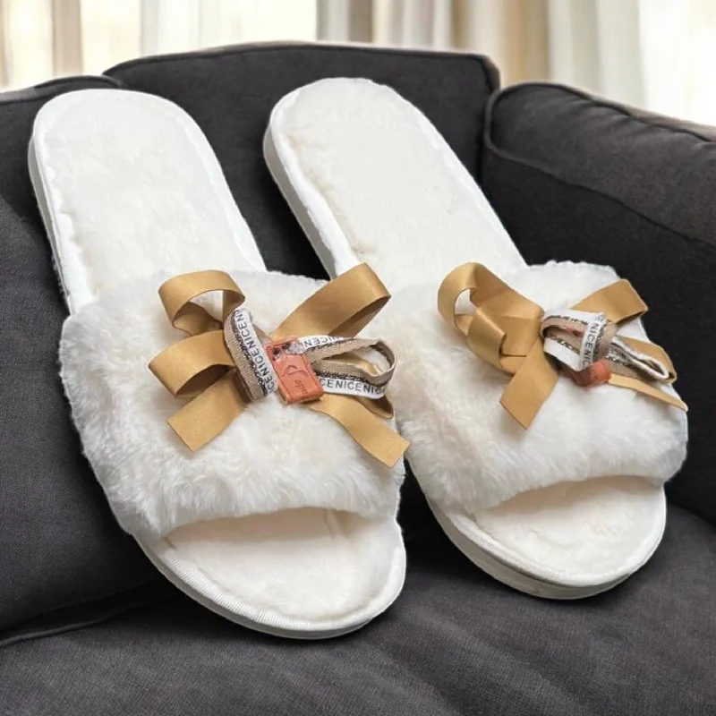 Men's slippers with a wool blend upper for warmth Bow fur slipper
