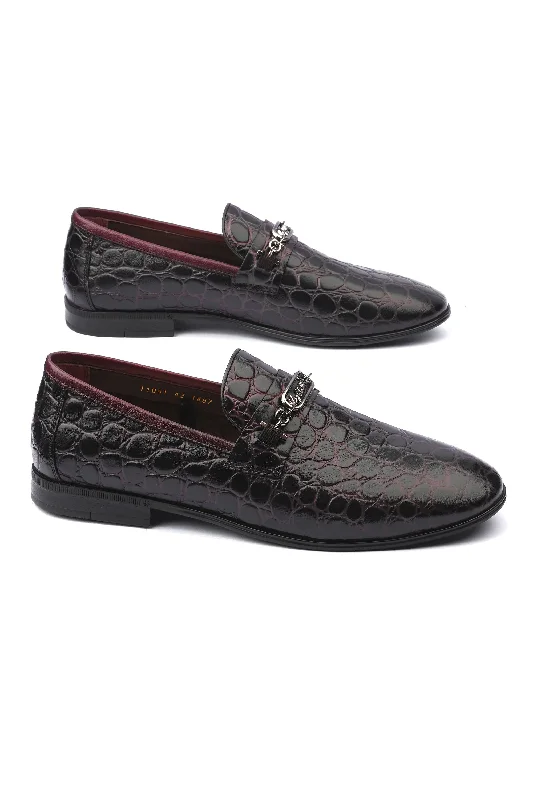 Men's loafers with a perforated leather upper for ventilation Men's loafers with a perforated leather upper for ventilation LOGO 11061 MRC Men's loafers with a perforated leather upper for ventilation Men's loafers with a perforated leather upper for ventilation LOGO 11061 MRC