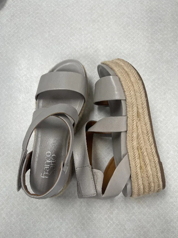 Men's sandals with a padded heel Men's sandals with a padded heel Sandals Heels Platform By Franco Sarto In Grey, Size:6 Men's sandals with a padded heel Men's sandals with a padded heel Sandals Heels Platform By Franco Sarto In Grey, Size:6