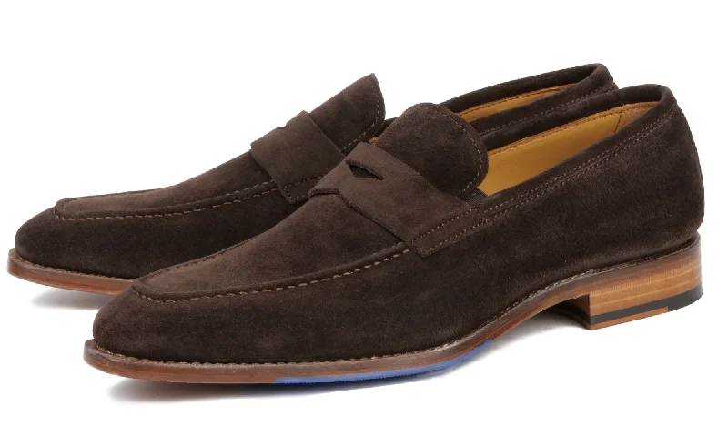 Men's loafers with a perforated leather upper for ventilation Men's loafers with a perforated leather upper for ventilation Hampton Penny Loafer Brown Suede Men's loafers with a perforated leather upper for ventilation Men's loafers with a perforated leather upper for ventilation Hampton Penny Loafer Brown Suede