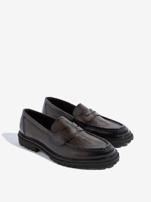 Men's casual shoes with a padded heel for comfort SOLEPLAY Brown Solid Leather Loafers Men's casual shoes with a padded heel for comfort SOLEPLAY Brown Solid Leather Loafers