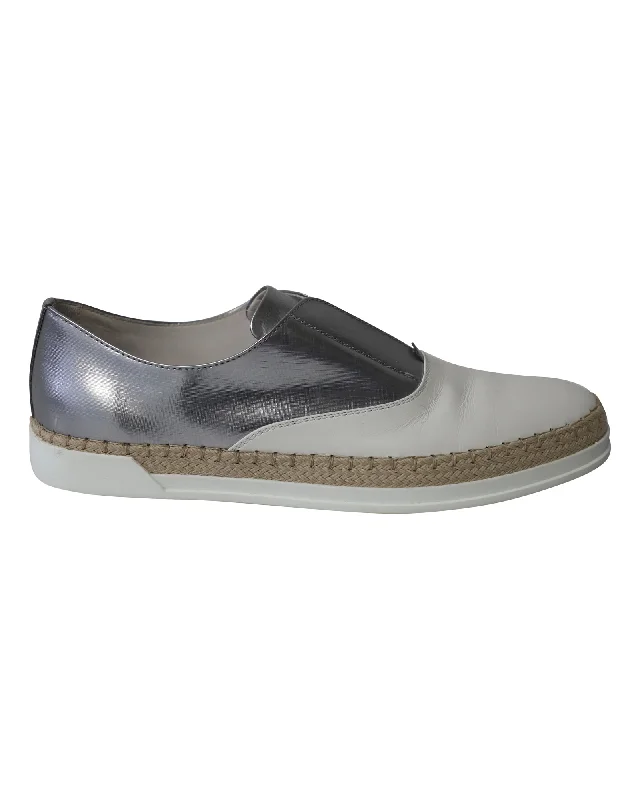 Men's loafers with a cushioned footbed Men's loafers with a cushioned footbed Tod's Francesina Espadrille Slip On Sneakers in Silver/White Leather Men's loafers with a cushioned footbed Men's loafers with a cushioned footbed Tod's Francesina Espadrille Slip On Sneakers in Silver/White Leather