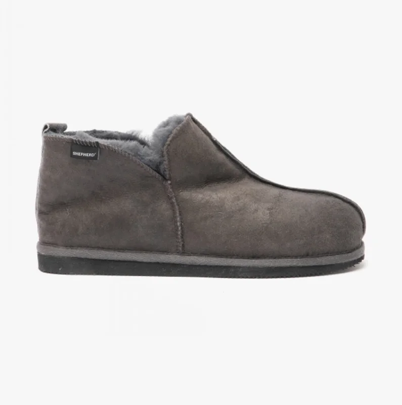 Men's slippers with a pointed toe for a stylish appearance Shepherd ANTON Mens Sheepskin Slipper Boots Antique/Asphalt Men's slippers with a pointed toe for a stylish appearance Shepherd ANTON Mens Sheepskin Slipper Boots Antique/Asphalt