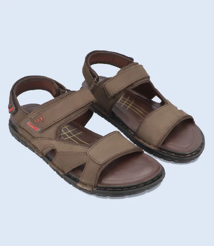 Men's sandals in a neutral color like black or brown Men's sandals in a neutral color like black or brown M7605-ESPRESSO-Men Sandal Men's sandals in a neutral color like black or brown Men's sandals in a neutral color like black or brown M7605-ESPRESSO-Men Sandal