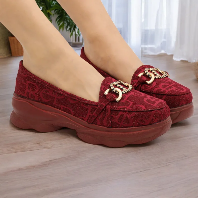 Men's slippers with a padded footbed for all - day comfort M0459 wedge pump