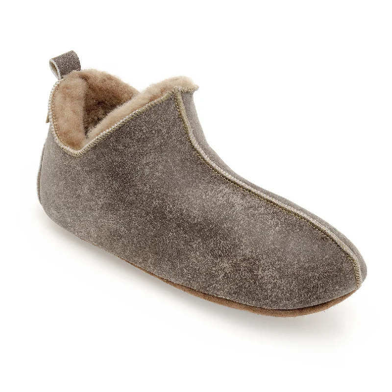 Men's slippers with a non - slip outsole for safety Berit Sheepskin Slippers - Nutmeg Distressed Leather Men's slippers with a non - slip outsole for safety Berit Sheepskin Slippers - Nutmeg Distressed Leather