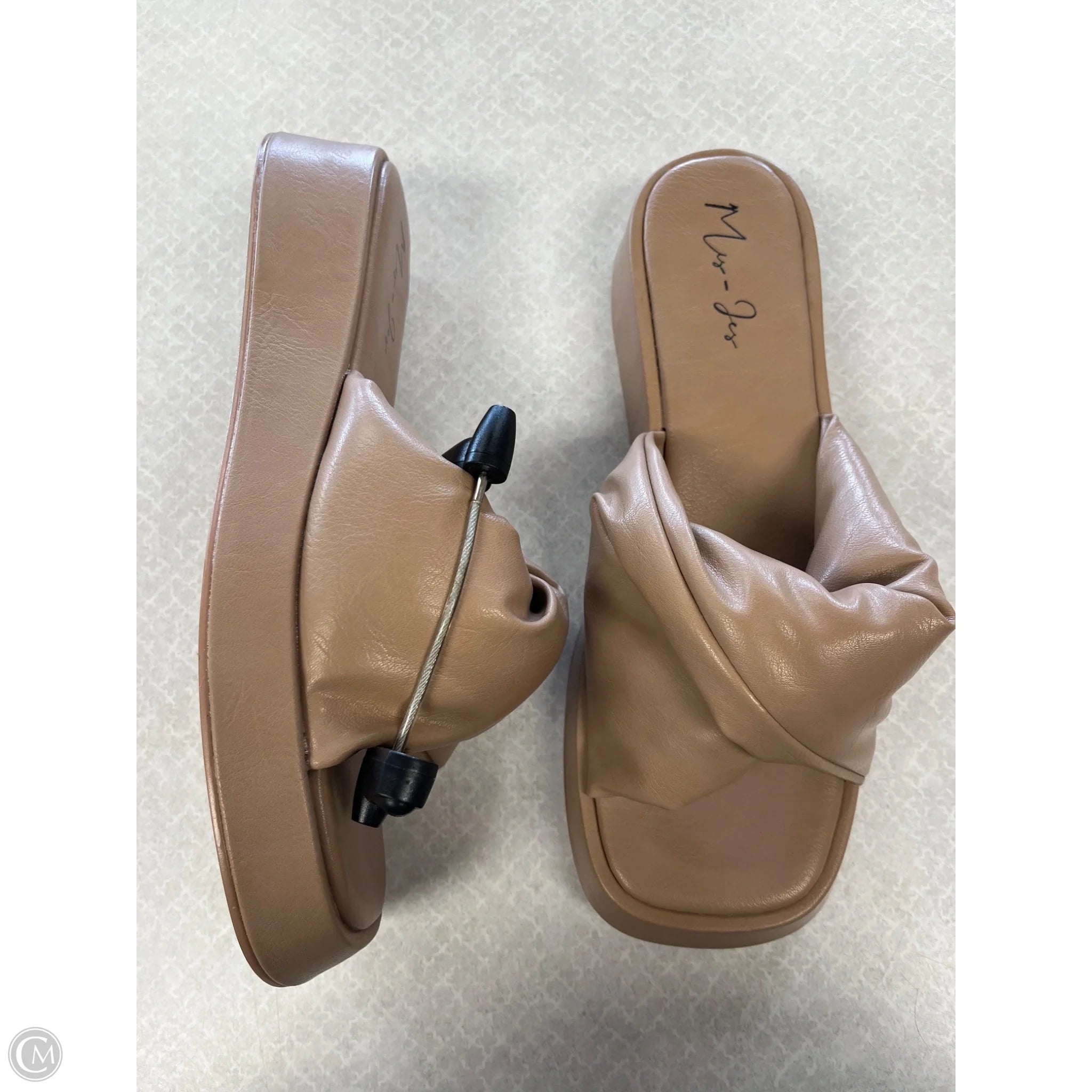 Men's sandals with a contrast stitching detail Men's sandals with a contrast stitching detail Sandals Heels Platform By Clothes Mentor In Tan, Size: 11 Men's sandals with a contrast stitching detail Men's sandals with a contrast stitching detail Sandals Heels Platform By Clothes Mentor In Tan, Size: 11