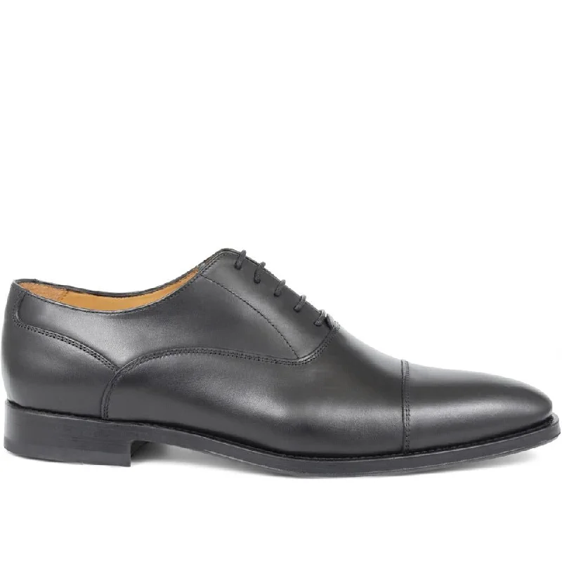 Men's casual shoes with a logo patch on the tongue Cologne Leather Oxford Shoes - COLOGNE / 323 781 Men's casual shoes with a logo patch on the tongue Cologne Leather Oxford Shoes - COLOGNE / 323 781