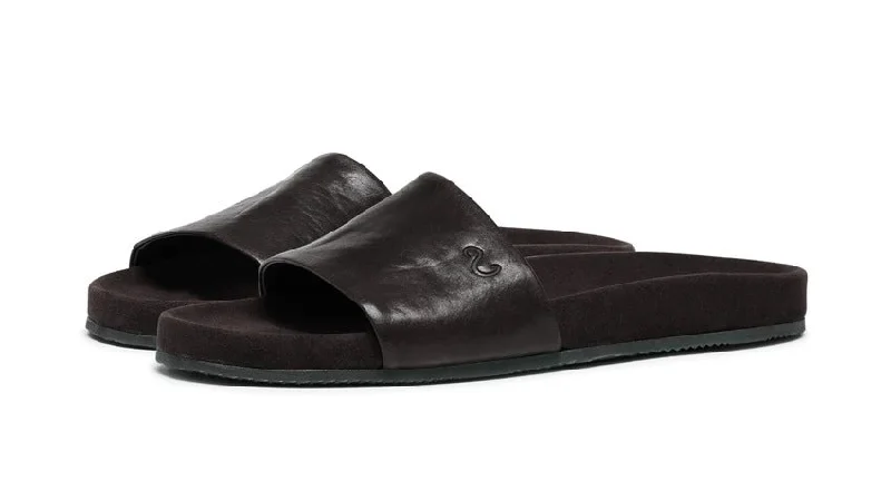 Men's sandals with a cushioned footbed Men's sandals with a cushioned footbed Oliver Sweeney Valtos Leather Slides - Brown Men's sandals with a cushioned footbed Men's sandals with a cushioned footbed Oliver Sweeney Valtos Leather Slides - Brown