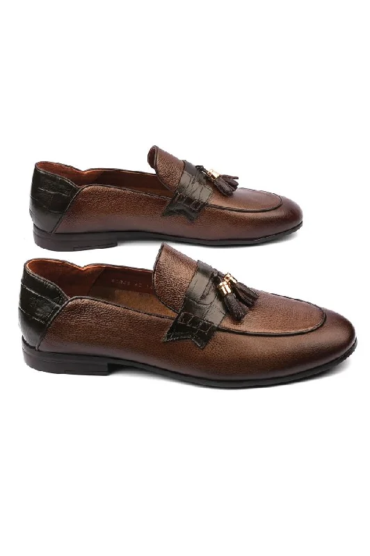Men's loafers with a perforated leather upper for ventilation Men's loafers with a perforated leather upper for ventilation LOGO 11048 GRM