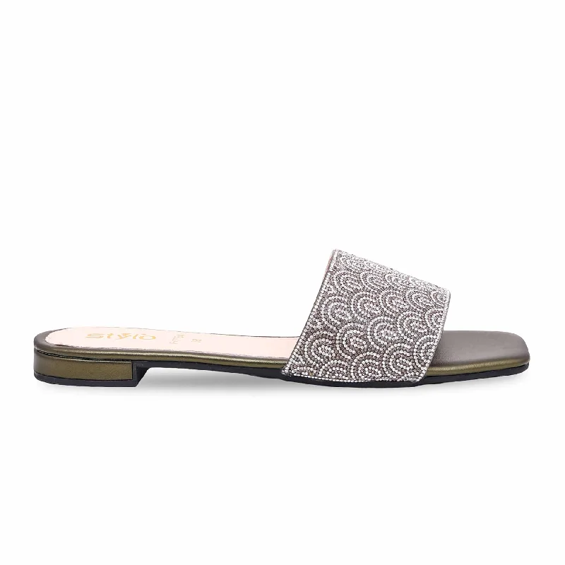 Men's slippers in a warm color like red or brown Olive Fancy Slipper FN7784