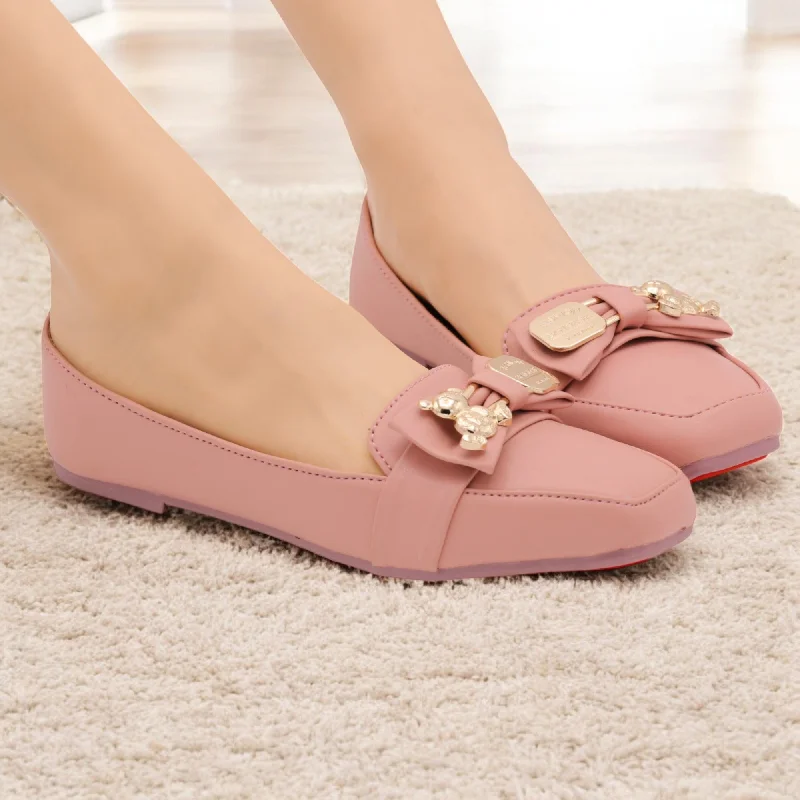 Men's slippers in a warm color like red or brown M0433 flat pump
