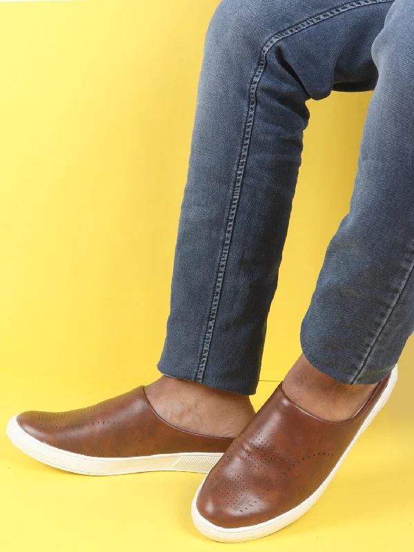 Men's casual shoes with a logo patch on the tongue Men Brown Back Open Stylish Design Slip On Shoes Men's casual shoes with a logo patch on the tongue Men Brown Back Open Stylish Design Slip On Shoes