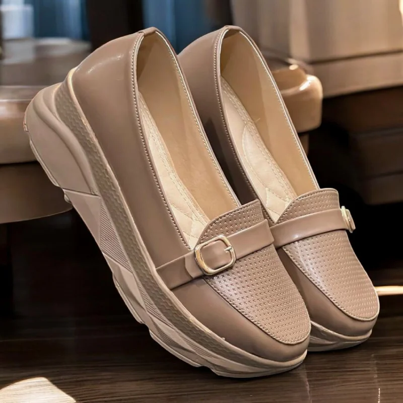 Men's slippers with a stretchy side panel for a better fit Pelsa wedge pump