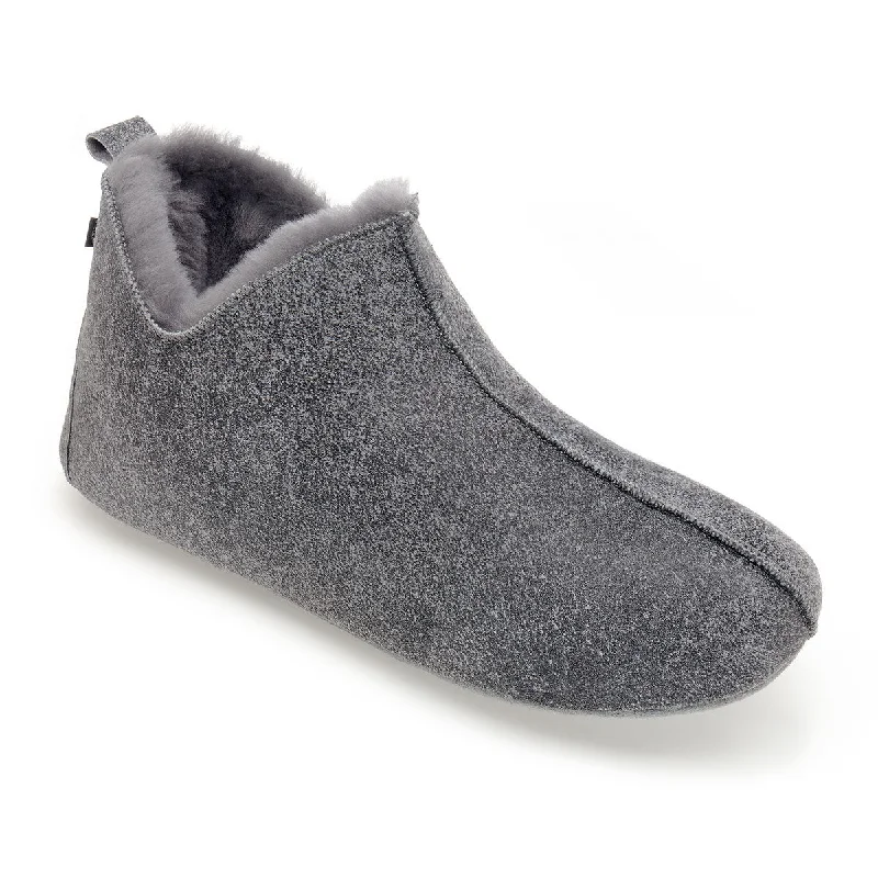 Men's slippers with a wool blend upper for warmth Berit Sheepskin Slippers - Grey Distressed Leather Men's slippers with a wool blend upper for warmth Berit Sheepskin Slippers - Grey Distressed Leather
