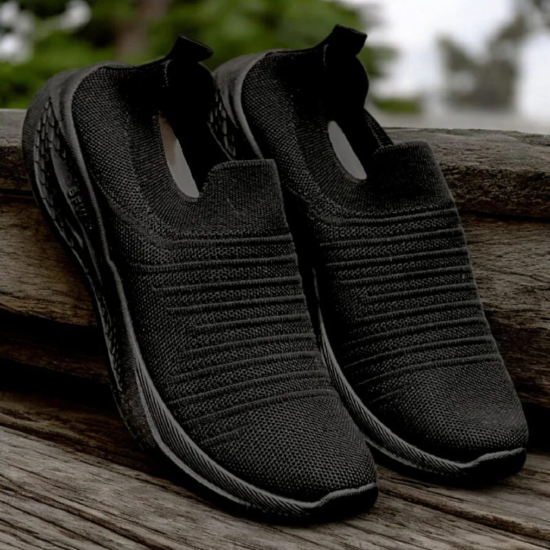 Men's slippers with a padded footbed for all - day comfort Black fabric shoes