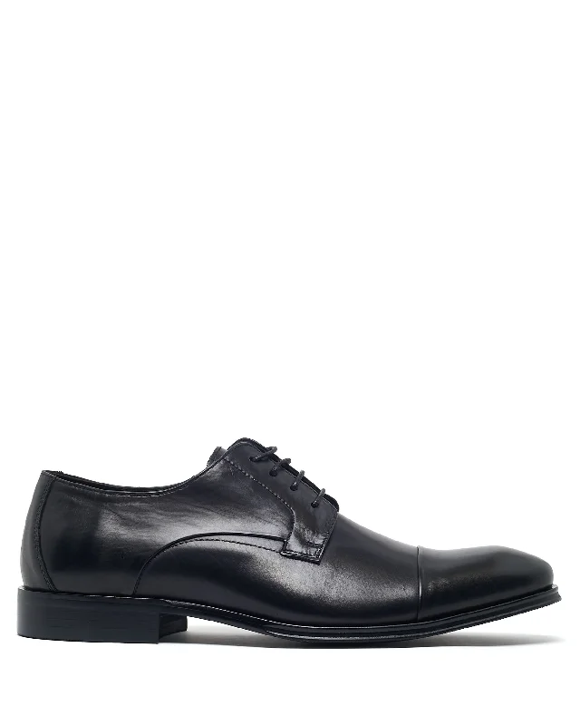 Men's loafers with a moc - toe design Men's loafers with a moc - toe design Mayfair Black Leather Men's loafers with a moc - toe design Men's loafers with a moc - toe design Mayfair Black Leather