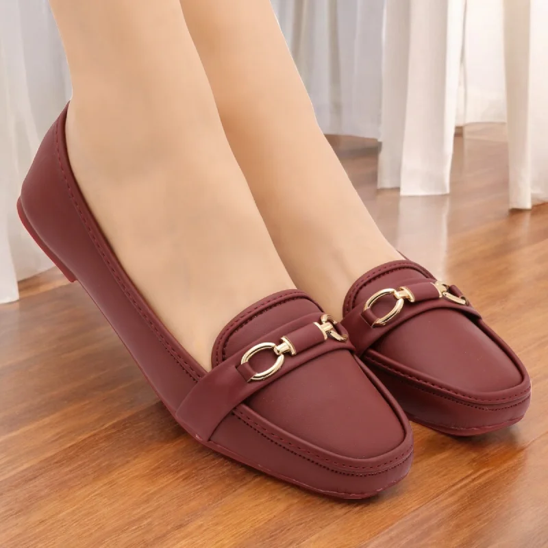 Men's slippers in a warm color like red or brown M0514 flat pump