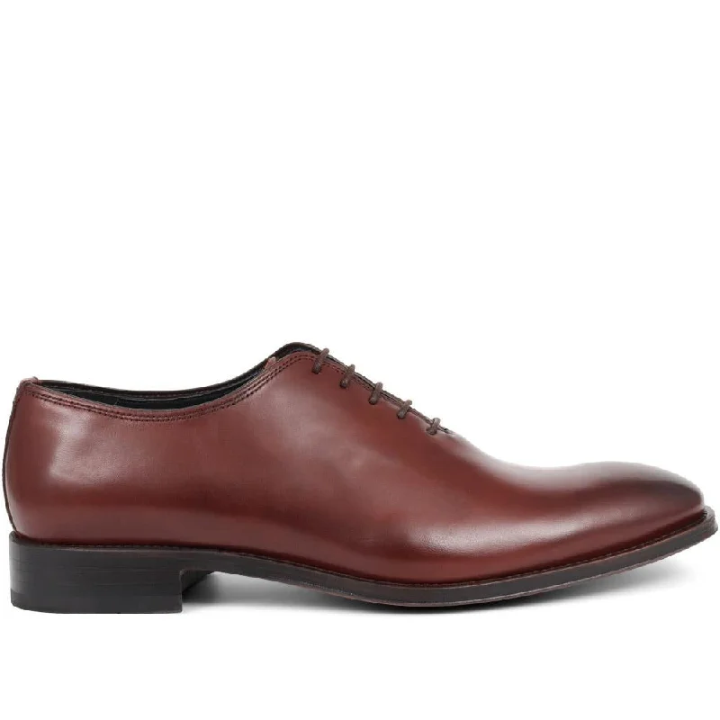 Men's casual shoes with a soft insole for cushioning Caspian Wholecut Oxford Leather Shoes - CASPIAN / 319 287 Men's casual shoes with a soft insole for cushioning Caspian Wholecut Oxford Leather Shoes - CASPIAN / 319 287