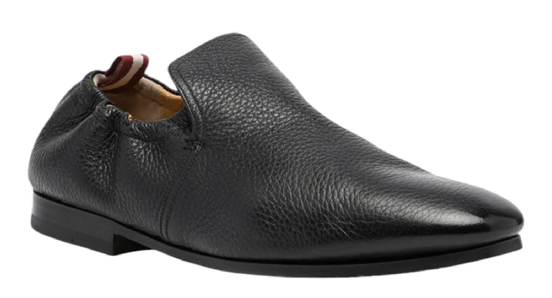 Men's loafers with a smooth leather finish Men's loafers with a smooth leather finish Bally Planker 6237970 Men's Black Calf Grained Leather Loafers Men's loafers with a smooth leather finish Men's loafers with a smooth leather finish Bally Planker 6237970 Men's Black Calf Grained Leather Loafers