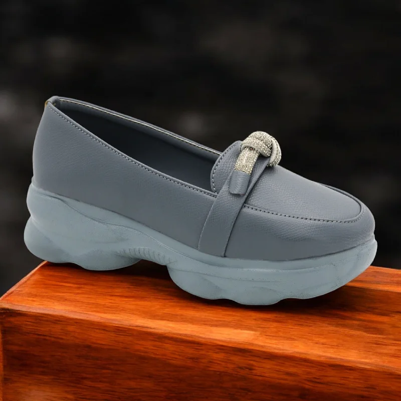 Men's slippers with a stretchy side panel for a better fit M0474 wedge pump