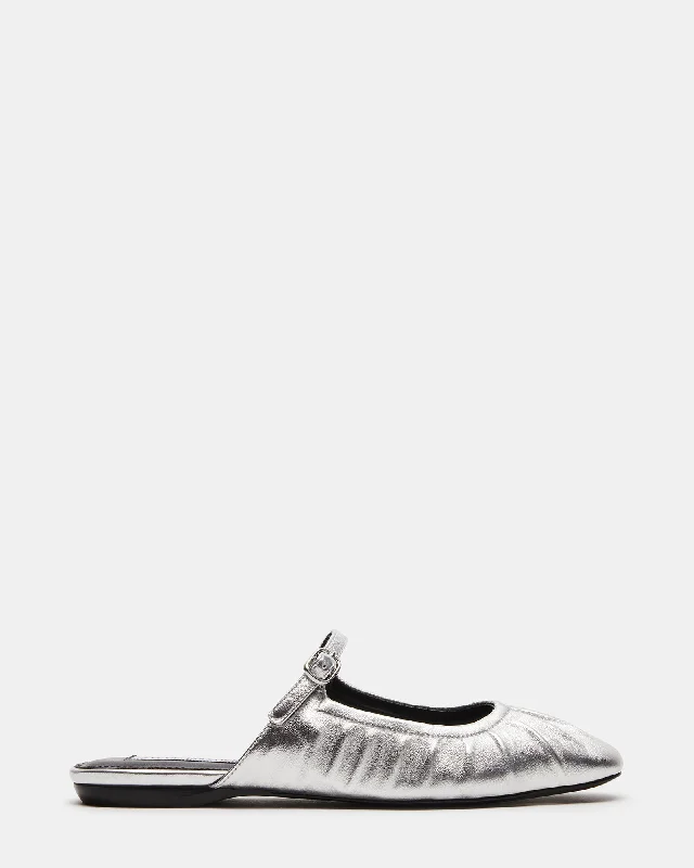 Men's loafers with a low - heeled design Men's loafers with a low - heeled design GISELEE SILVER Men's loafers with a low - heeled design Men's loafers with a low - heeled design GISELEE SILVER