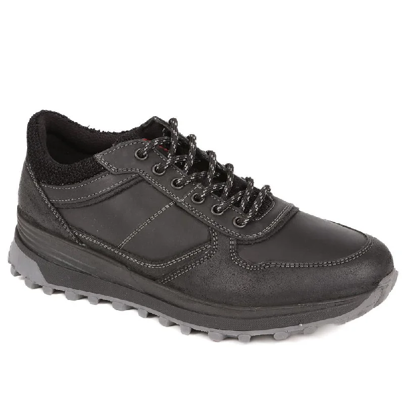Men's casual shoes with a logo patch on the tongue Casual Leather Trainers - RNB38027 / 324 275 Men's casual shoes with a logo patch on the tongue Casual Leather Trainers - RNB38027 / 324 275