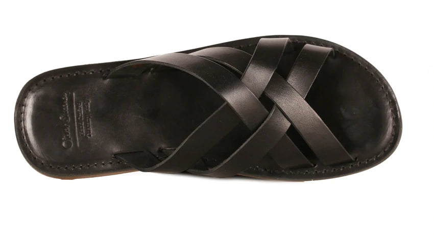 Men's sandals in a neutral color like black or brown Men's sandals in a neutral color like black or brown Oliver Sweeney Breguzzo Leather Sandals - Black Men's sandals in a neutral color like black or brown Men's sandals in a neutral color like black or brown Oliver Sweeney Breguzzo Leather Sandals - Black