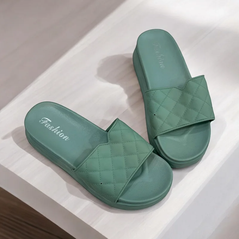Men's slippers with a soft, flexible sole Simple slipper