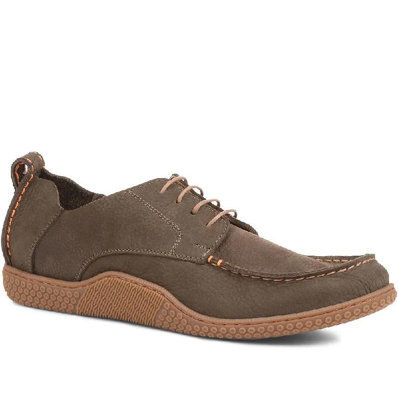 Men's casual shoes with a logo patch on the tongue Casual Leather Lace-Up Shoes - META35010 / 322 980 Men's casual shoes with a logo patch on the tongue Casual Leather Lace-Up Shoes - META35010 / 322 980