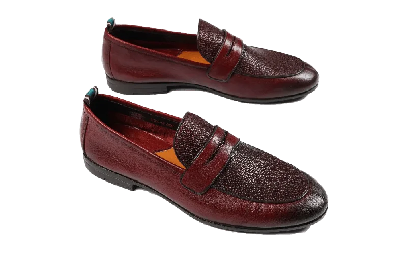 Men's loafers with a perforated leather upper for ventilation Men's loafers with a perforated leather upper for ventilation LOGO 11009 MRA Men's loafers with a perforated leather upper for ventilation Men's loafers with a perforated leather upper for ventilation LOGO 11009 MRA