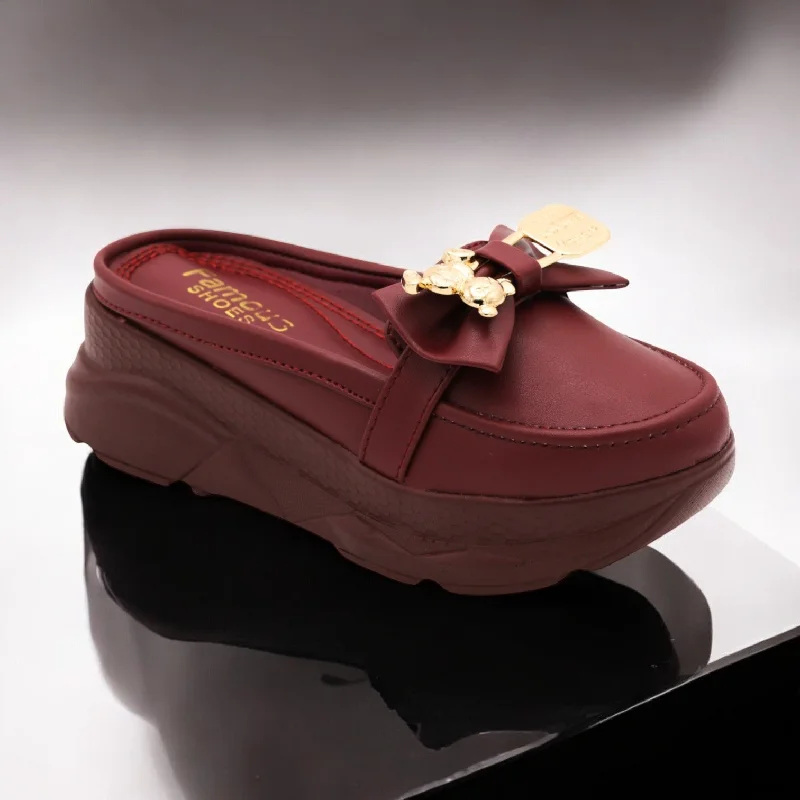 Men's slippers in a warm color like red or brown M0440 open back