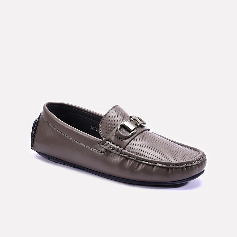 Men's loafers with a perforated leather upper for ventilation Men's loafers with a perforated leather upper for ventilation Gray Perforated Buckle Loafers 0130951 Men's loafers with a perforated leather upper for ventilation Men's loafers with a perforated leather upper for ventilation Gray Perforated Buckle Loafers 0130951
