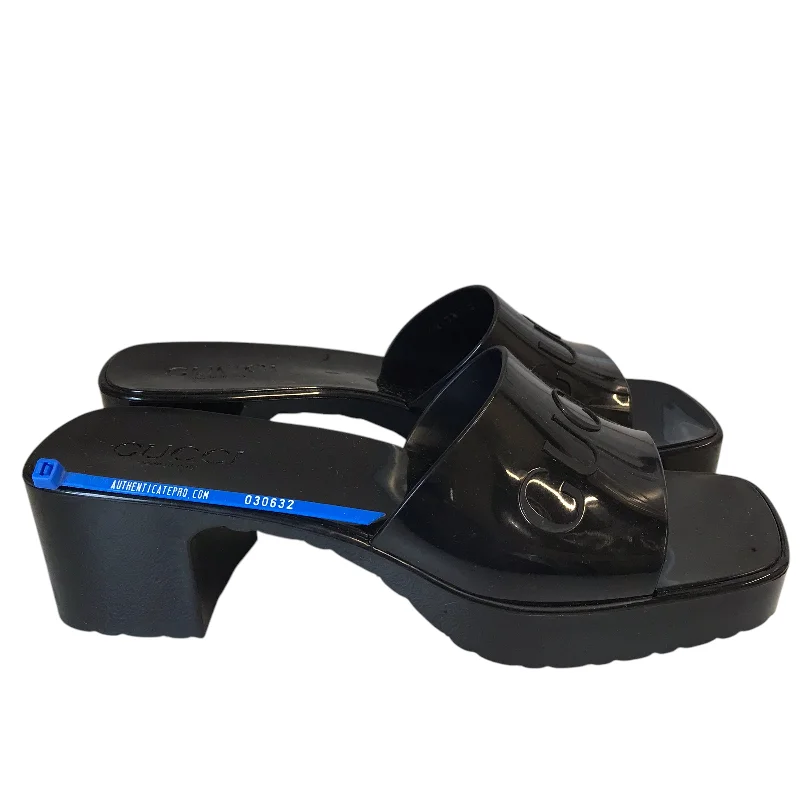 Men's sandals with a flexible sole for easy movement Men's sandals with a flexible sole for easy movement Sandals Luxury Designer By Gucci In Black, Size:7.5 Men's sandals with a flexible sole for easy movement Men's sandals with a flexible sole for easy movement Sandals Luxury Designer By Gucci In Black, Size:7.5